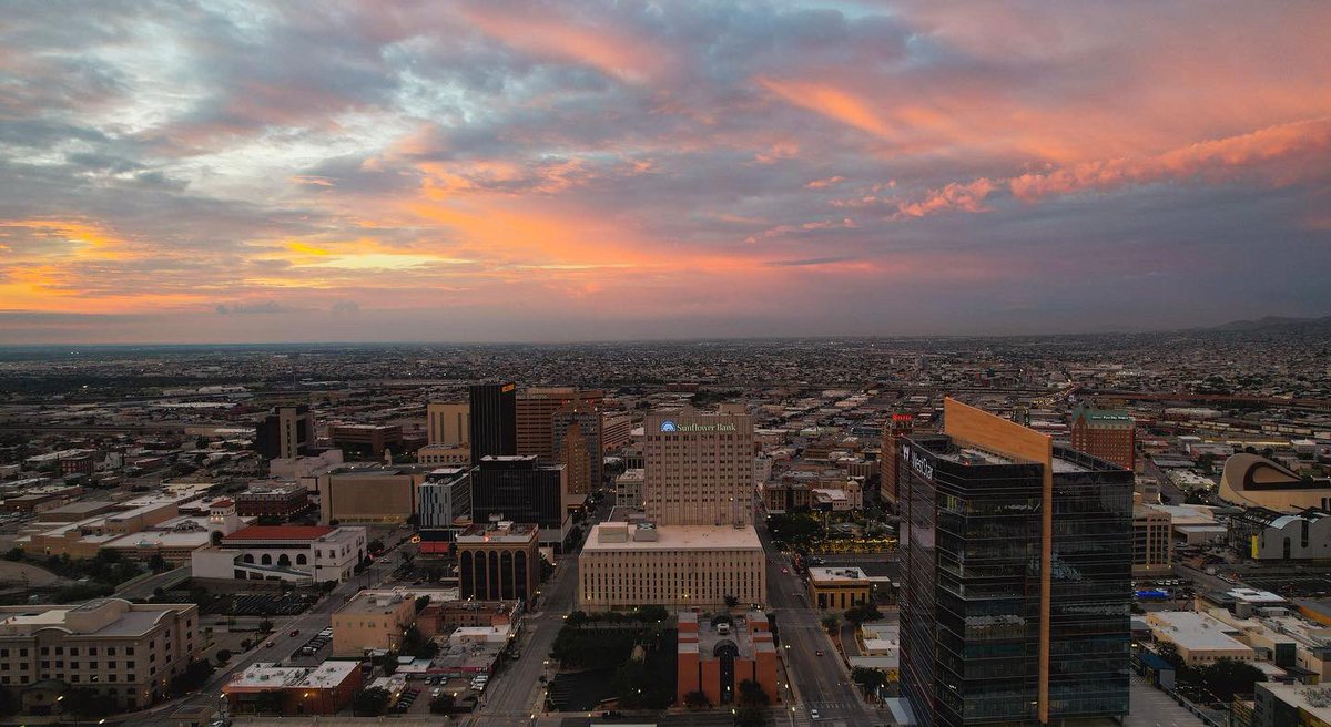 ChucoAerials's tweet photo. Good morning from 📍El Paso, Texas where you’re greeted by beautiful skies and rainbows across the border https://t.co/gNNpZPdxrd