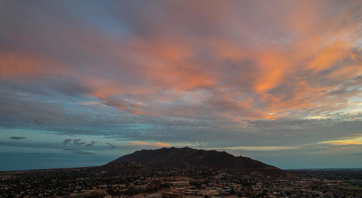 ChucoAerials's tweet photo. Good morning from 📍El Paso, Texas where you’re greeted by beautiful skies and rainbows across the border https://t.co/gNNpZPdxrd