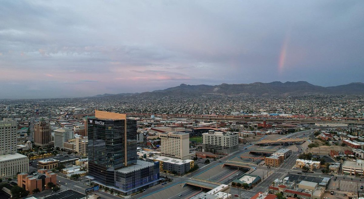 ChucoAerials's tweet photo. Good morning from 📍El Paso, Texas where you’re greeted by beautiful skies and rainbows across the border https://t.co/gNNpZPdxrd