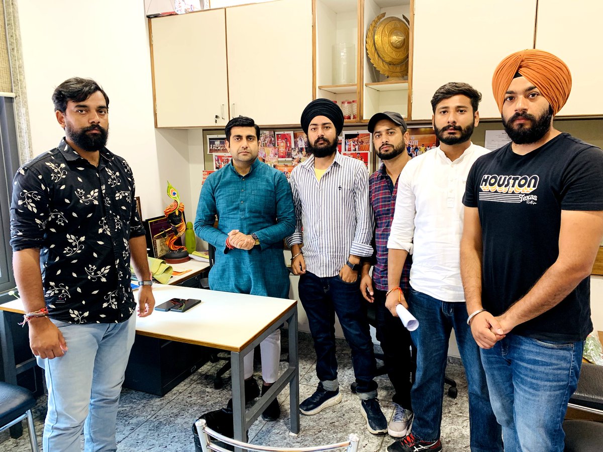 iashishh_'s tweet photo. #ProtestDay42
Today met with @vineetvatstyagi as delegation in @BJPOffice Delhi.
Discussed issue of FAA with him.
Seeking positive response.
#ReleaseFAASelectionList
@Tejasvi_Surya @ImRavinderRaina @BJP4India @BJP4JnK @AshokKoul59 @iamvibodhgupta @OfficeOfLGJandK @iamvibodhgupta https://t.co/Ofhy1NOZAL
