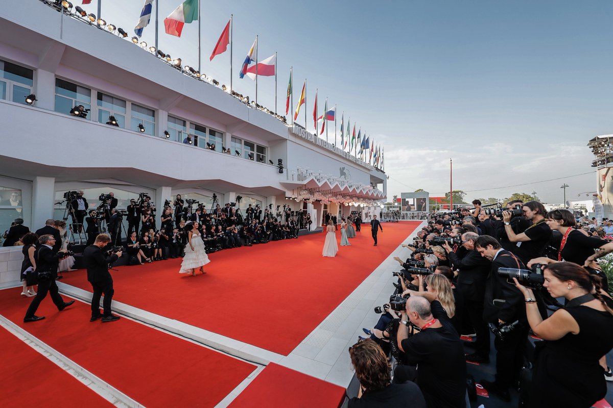 🎟 Acquista i tuoi biglietti per le proiezioni della #BiennaleCinema2022 #Venezia79 → bit.ly/Venezia79_Tick…
Nuovi posti, su diverse sale, saranno resi disponibili domani, giovedì 25 agosto, ore 17.