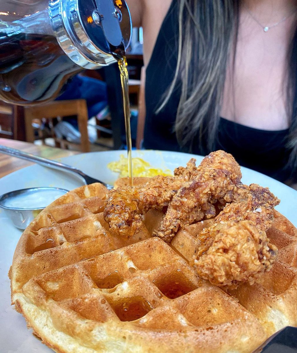 KoPTownCenter's tweet photo. A life without waffles is like a day without sunshine 🧇. Celebrate #NationalWaffleDay with @FoundingFarmKOP's sweet yet savory Chicken &amp; Waffles.

📸: @thedonutwearsprada https://t.co/HhRolQSarB