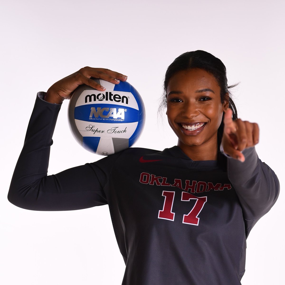 OU_Volleyball's tweet photo. Our 𝟮𝟬𝟮𝟮 𝘁𝗲𝗮𝗺 𝗰𝗮𝗽𝘁𝗮𝗶𝗻𝘀 as voted by their peers:

🔴 @_davisons 
🔴 @tyleralcorn13 
🔴 @kcarrington15 

#BoomerSooner https://t.co/SjBJXgpn1U
