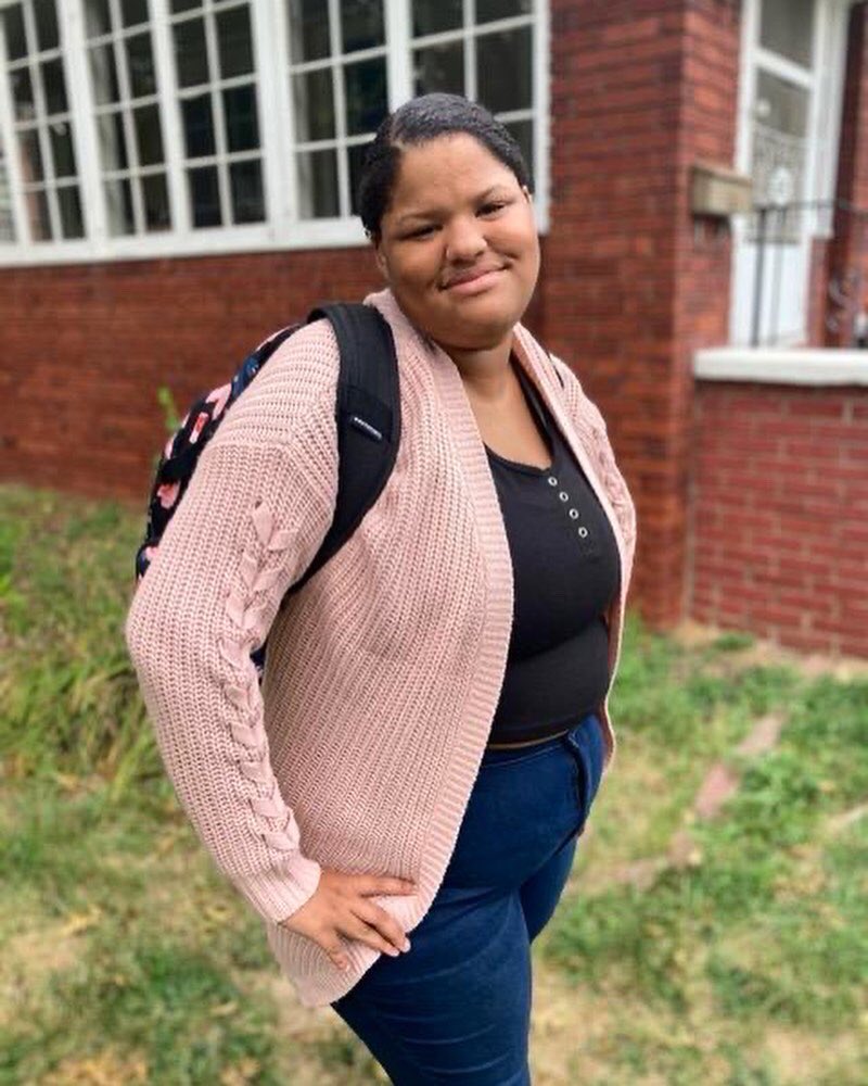 HRHMaryJane's tweet photo. first day of school pic, my baby girl  ❤️  #SeniorYear #LastFirstDayofSchool https://t.co/074lDvgeLq