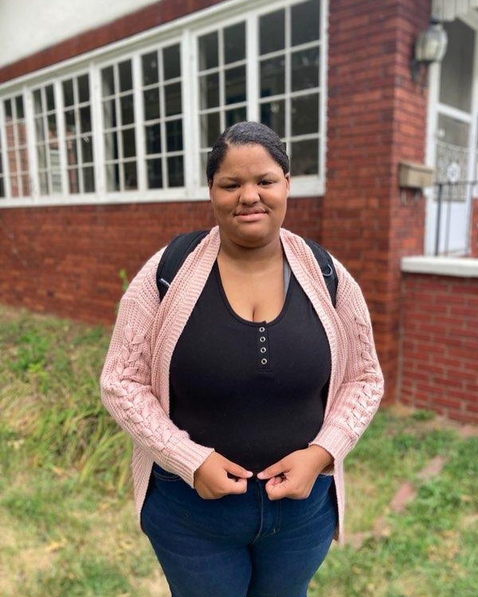 HRHMaryJane's tweet photo. first day of school pic, my baby girl  ❤️  #SeniorYear #LastFirstDayofSchool https://t.co/074lDvgeLq