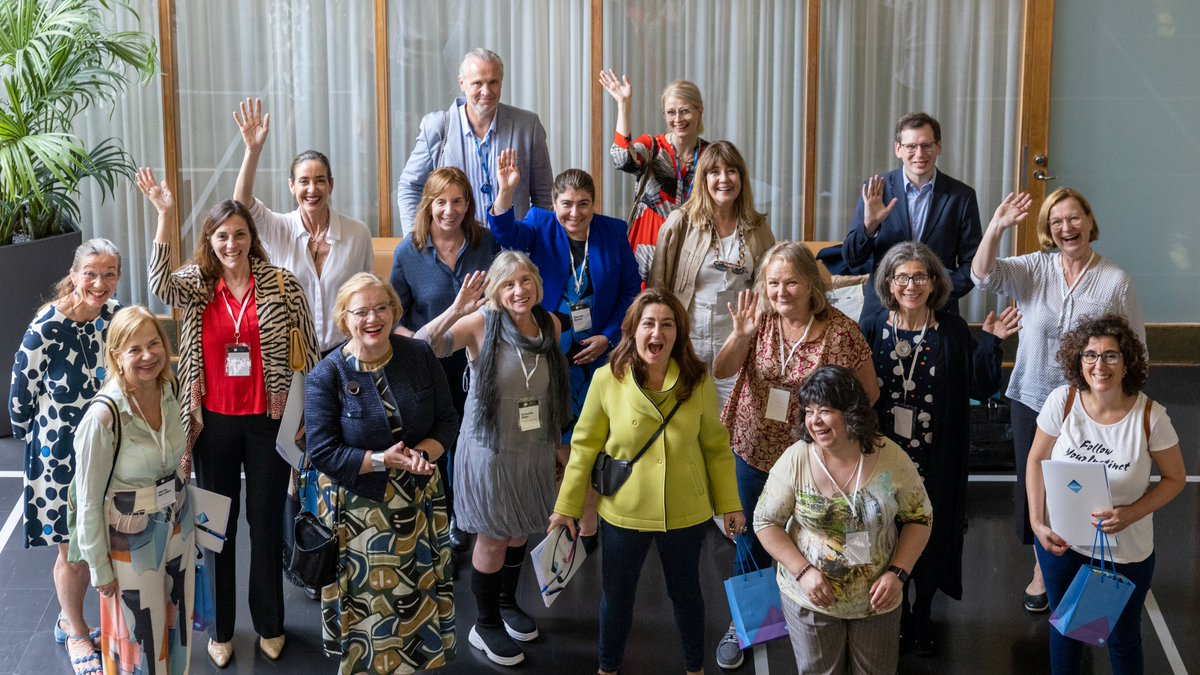 RitvaViljanen's tweet photo. Oli ilo keskustella Vantaasta, tasa-arvosta ja koulutuksesta argentiinalaisen #naisverkosto'n ja Argentiinan #suurlähetystö'n edustajien kanssa. Thank you for your visit Pollera Pantalon! @iniciativapp https://t.co/0NMFgLLAWZ