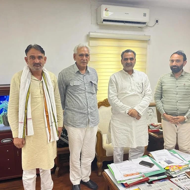 bjp_ramakant's tweet photo. दिल्ली में केंद्रीय स्वास्थ्य एवं परिवार कल्याण मंत्री मनसुख मदनवीय और पशुपालन एवं डेयरी राज्यमंत्री डॉक्टर संजीव बालियान से शिष्टाचार मुलाकात 
@BJP4Rajasthan @bjp4nagaurcity @nagaur_bjp https://t.co/uihGmGiFUU