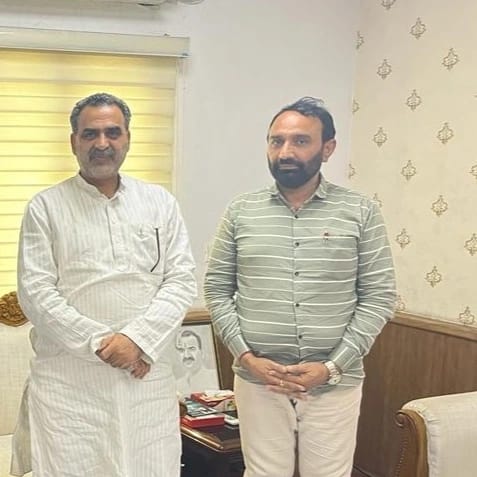 bjp_ramakant's tweet photo. दिल्ली में केंद्रीय स्वास्थ्य एवं परिवार कल्याण मंत्री मनसुख मदनवीय और पशुपालन एवं डेयरी राज्यमंत्री डॉक्टर संजीव बालियान से शिष्टाचार मुलाकात 
@BJP4Rajasthan @bjp4nagaurcity @nagaur_bjp https://t.co/uihGmGiFUU