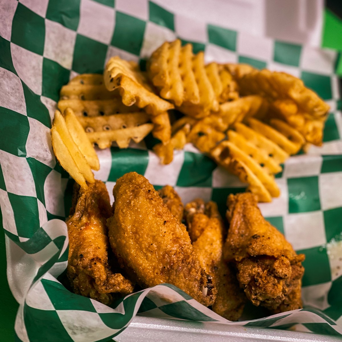 eatrockcity's tweet image. Everything is better when it's naked. Even Wings #Wingaddict #wingwednesdays

.
🍽️ Curbside, Dine In &amp;amp; Take Out
🚗Online Ordering available:
rockcityfamily.com
.
#rockcitykitchen #LittleRock #RCK #littlerockeats #TheNewTaste
