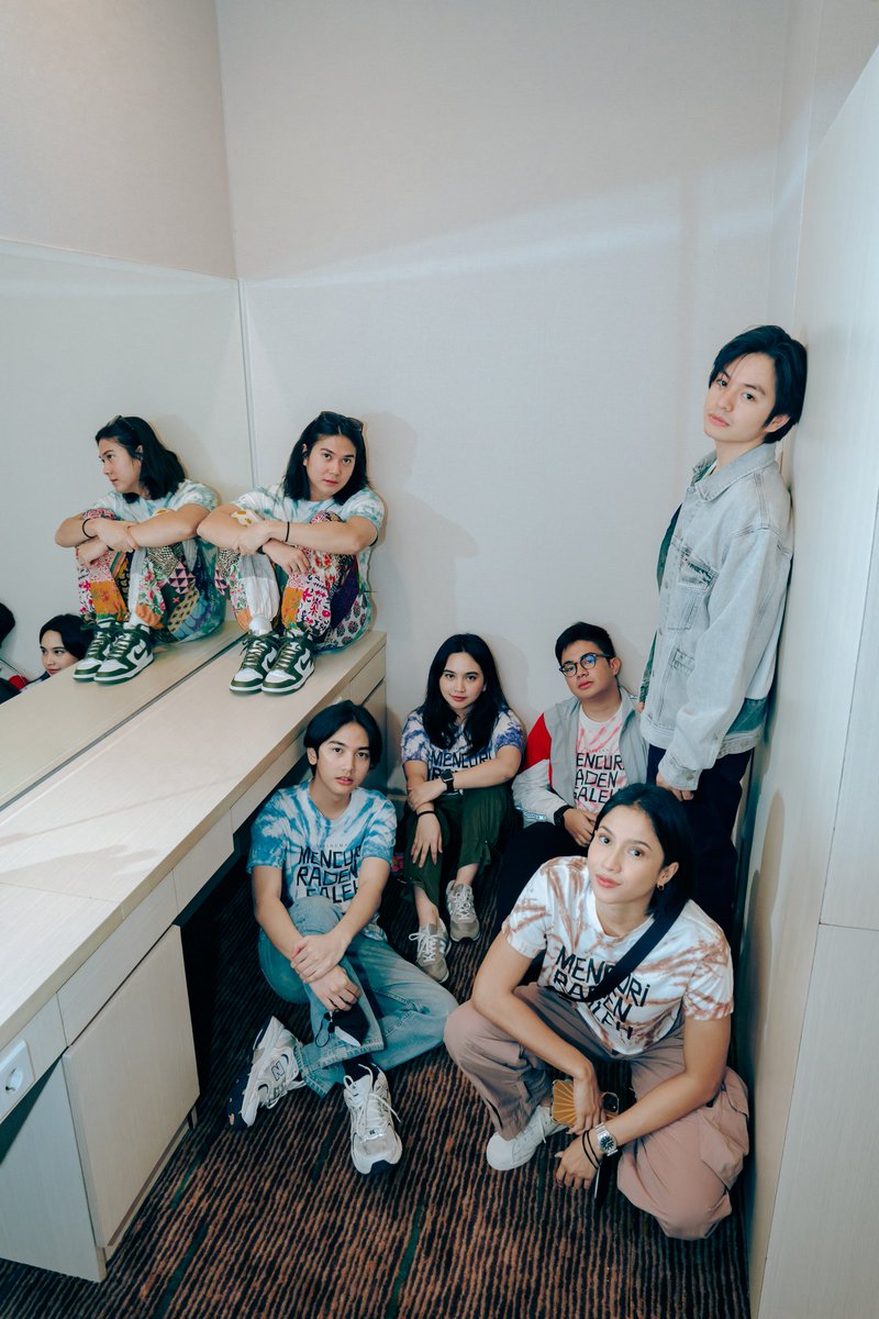 iqbaale's tweet photo. #MencuriRadenSaleh https://t.co/0la8oons8K