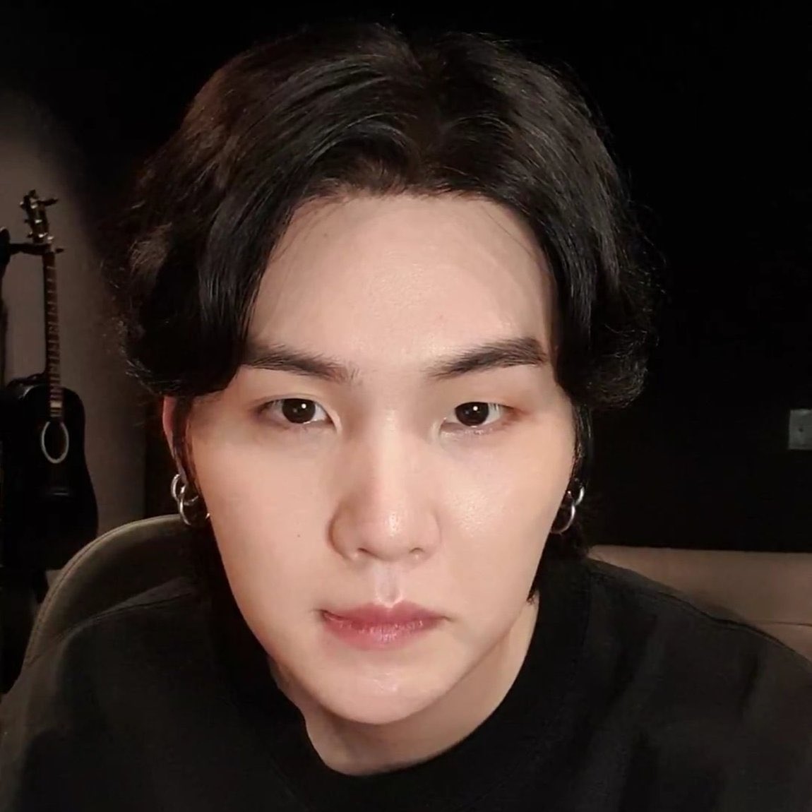 vminiecats's tweet photo. — Hilo de traducción del reciente LIVE de #SUGA en Weverse. 

🐱: hmm 

@BTS_twt #BTS (+) https://t.co/E6MOZSJOb7