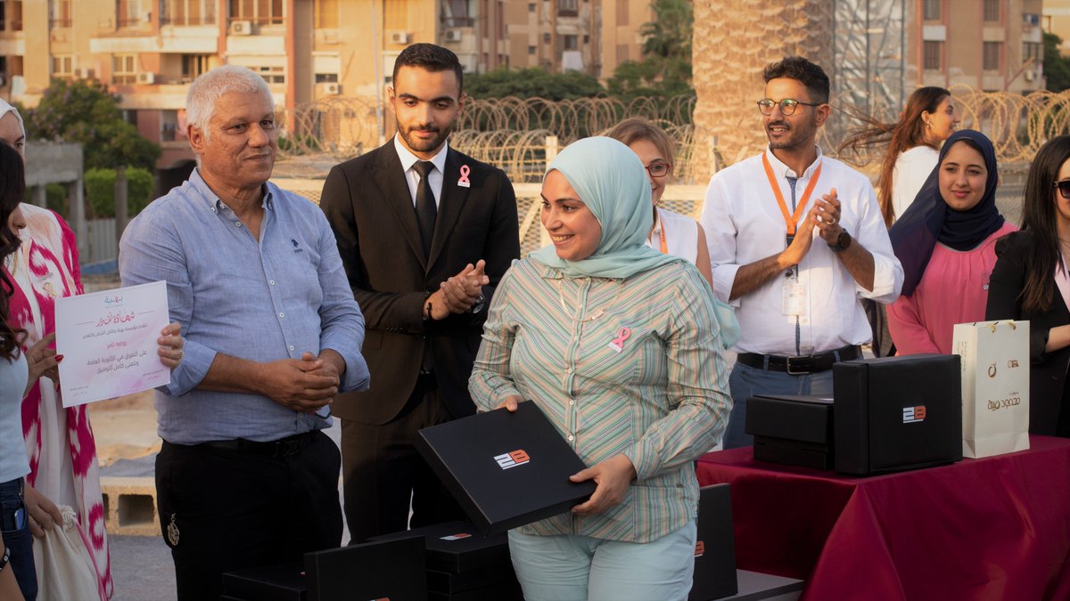 2BEgypt's tweet photo. بهية عيلة بتعيش كل تفاصيل الحياة مع المحاربات وقد تشرفنا بأن نكون جزءًا من يوم مميز احتفلنا فيه بتخرج أبناء وبنات المحاربات الرائعات من الثانويه العامه❤️
نتمنى لهم جميعًا التوفيق والنجاح في خطوتهم الجديدة
#بهية_في_ضهر_كل_ست_مصرية
#2begypt https://t.co/jB9ZP1B1tH