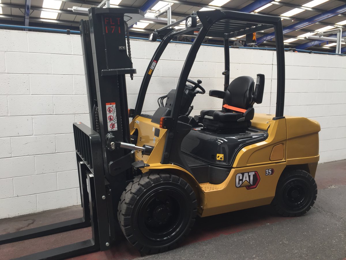 We've only got one left ! 

After advertising last week we received 4 new CAT DP30 / DP35 3.0T &amp; 3.5T container loaders and 3 went out straight away.  We have 1 x 3.5T left, so if you need one I wouldn't hesitate.

Tel: 01642 459545

#advancedmhl #containerloader #hurry #CAT