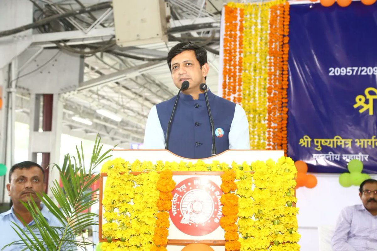 advpushyamitra's tweet photo. इस नई रेलवे कनेक्टिविटी के माध्यम से इंदौर की जनता राजधानी दिल्ली तक आसानी से आवागमन कर सकेगी एवं इंदौर के व्यापारिक, धार्मिक, शैक्षणिक पर्यटन क्षेत्र को भी बढ़ावा मिलेगा। 

@RailMinIndia @AshwiniVaishnaw
@narendramodi @PMOIndia

#IndoreToDelhi https://t.co/75dTZm4icK