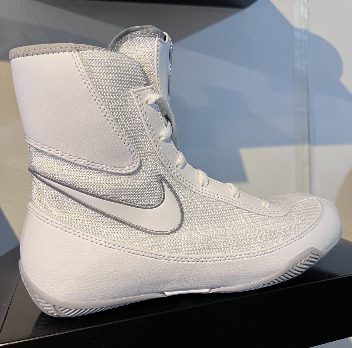 secondsout_'s tweet photo. Picture perfect boxing boots πΈπ€
π² https://t.co/qNQ7yQpSx1
#nikeboxing #nikemachomai #secondsout https://t.co/jmJ8whLXxf