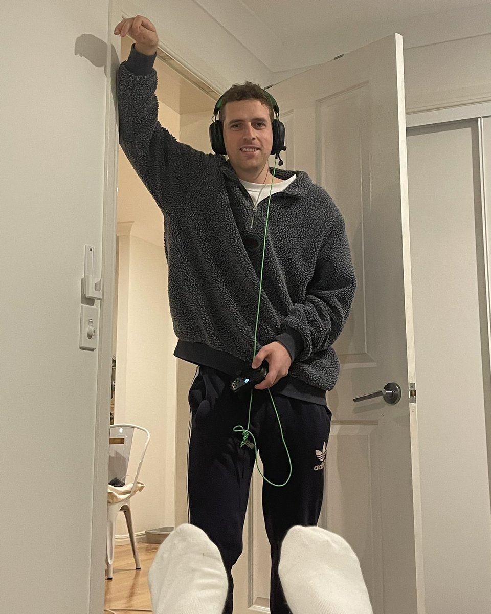 ModestPelican's tweet image. What my gf sees when I spoil her with 18 seconds of chat between games