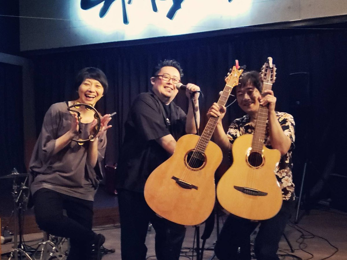 Tacchy_guitar's tweet photo. 先日8/23(火)@仙台本町Stardust、ご来場頂いた皆様ありがとうございました！

#CC2Aレモネード(#CC2A + #ユキエおねえさん )として、ハジケました！w
楽しかった♪

#CC本郷 氏のレパートリーも着々と増えてますので、ワンマン目指して参る所存です。w

また次回、お楽しみに〜！

#Tacchy https://t.co/yQ4K3abgDZ