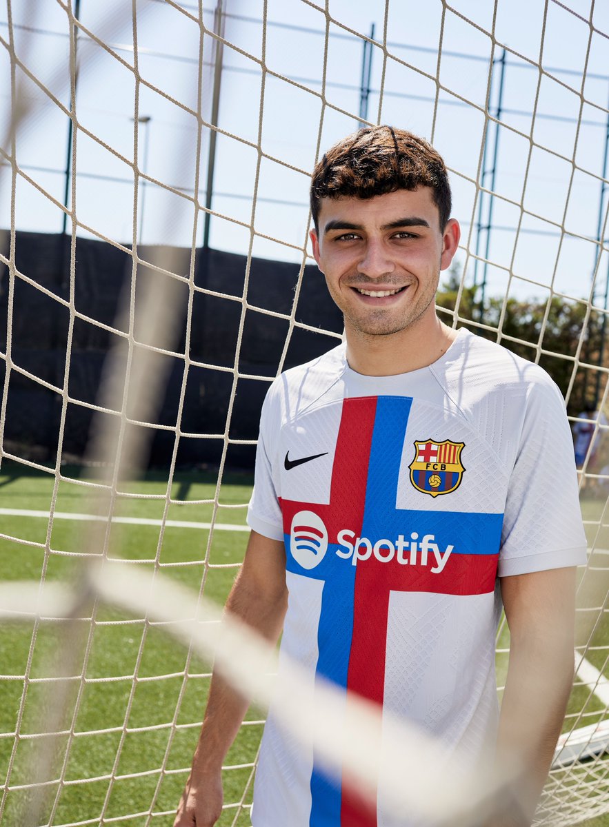 uni_forma's tweet photo. Barcelona 2022/23 üçüncü forması tanıtıldı. 
🔴🔵⚪️
#Barcelona #Nike https://t.co/gw3oTwPxuh