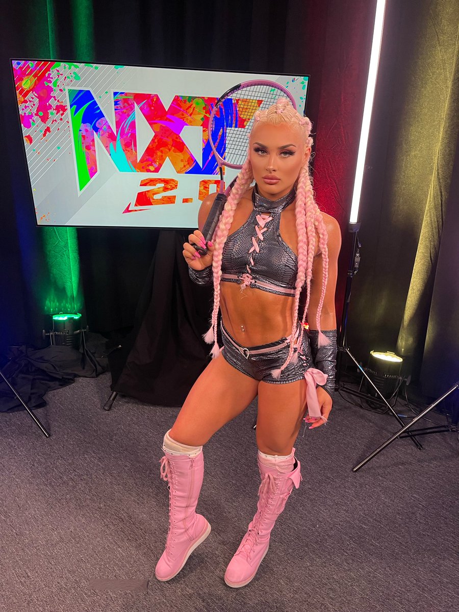 tiffstrattonwwe tweet picture