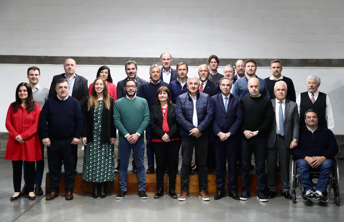 UCRNacional's tweet photo. La Mesa Nacional de JxC se reunió esta mañana en el Sindicato UTHGRA de Capital.

El presidente de la UCR @GerardoMorales participó del encuentro donde se dialogó sobre la situación nacional, la gravedad de la corrupción kirchnerista y la importancia de resguardar la paz social. https://t.co/rpqW1dYG0P
