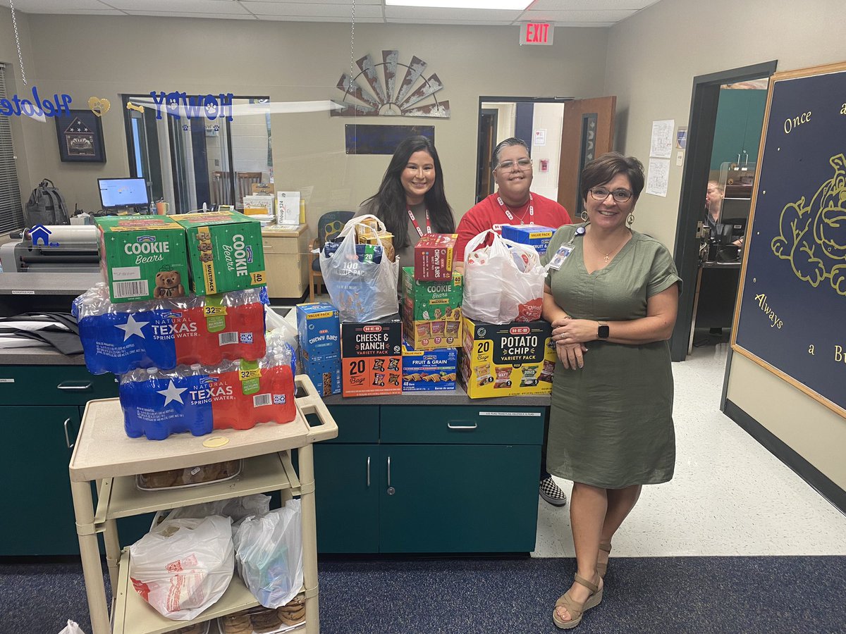 AlmarazTonya's tweet photo. Special delivery from our favorite @HEB @1604 and Bandera! @NISDHelotes feels so appreciated!  We love our HEB.  @NISD https://t.co/7juwTj4Hgm