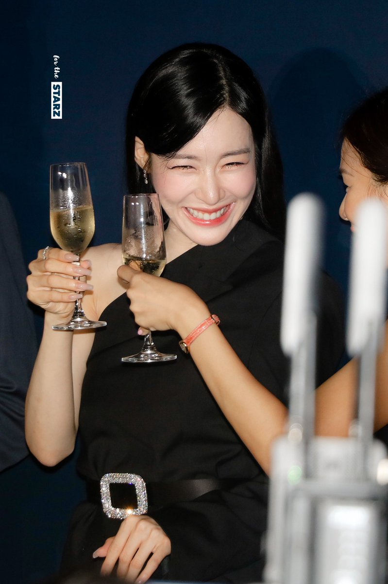 FORTHESTARZ's tweet photo. 220824 싱가포르 LANCOME 

#GIRLSGENERATION #소녀시대
@GirlsGeneration @tiffanyyoung 

Tiffany at #LANCOME FIRST BEAUTY TECH FLAGSHIP store.

#TIFFANYYOUNG #티파니 
#StrongIsTheNewYoung https://t.co/Lr3yROiUZo
