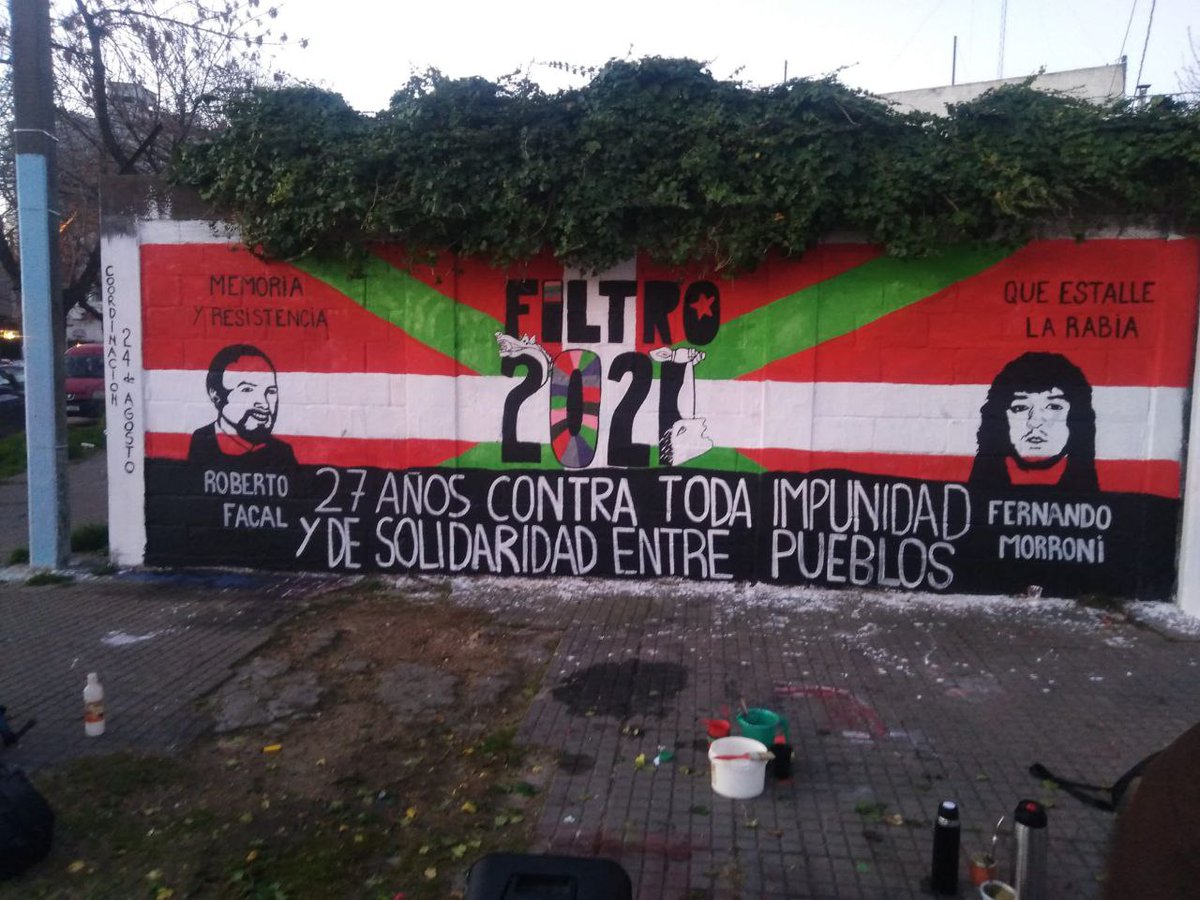 EuskalMemoria's tweet photo. 28 aniversario de la muerte en #Montevideo de Roberto #Facal y Fernando #Morroni, en una manifestación de apoyo a los refugiados vascos https://t.co/QTbmadaz0U