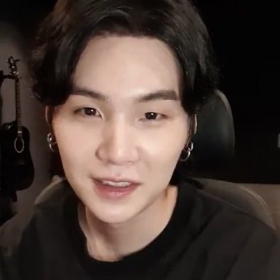 btsaresevennn's tweet photo. — [📝] Traducción completa del WEVERSE LIVE de #SUGA: “hmm” @BTS_twt! https://t.co/6tro3HiPtS