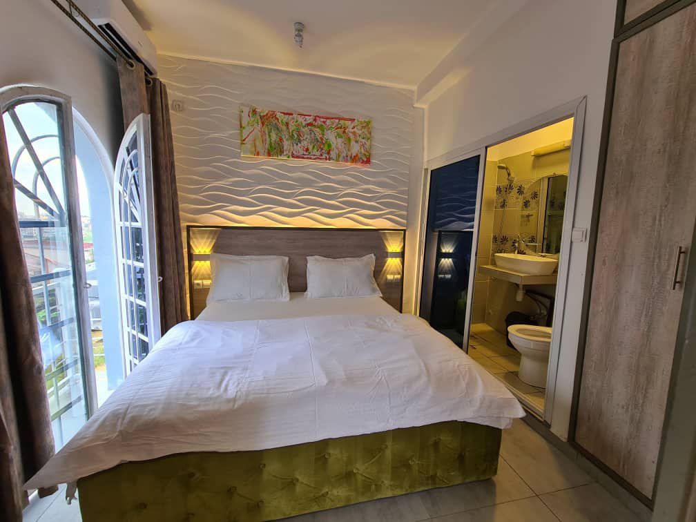 One_Immobilier's tweet photo. #douala ~ #makepe
Studio meublé à louer à Makepe Rhône Poulenc
01 Chambre
01 Salon
Douche
Cuisine américaine
Réserve d’eau
Forage
Vigile h24
Parking
💯 accessible
694101290
#Immobilierdeluxe237 #oneimmobiliergroup #Cameroun #immobiliercameroun #influenceurimmobilier https://t.co/LRFnfa8jBI