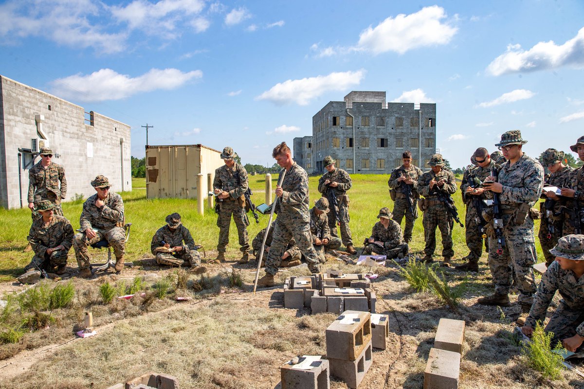 MARFORCOM's tweet photo. #Marines w/ @2dMarDiv, clear a building during Ex. #BoldQuest at Fort Stewart, #Georgia. This demonstrates a joint capability to link sensors to shooters across air, land, sea, space, & cyberspace.
(#USMC photos by LCpl. Emma Gray)
#WeHaveTheWatch #HomelandDefense #EveryDomain https://t.co/LORpNXuHFg