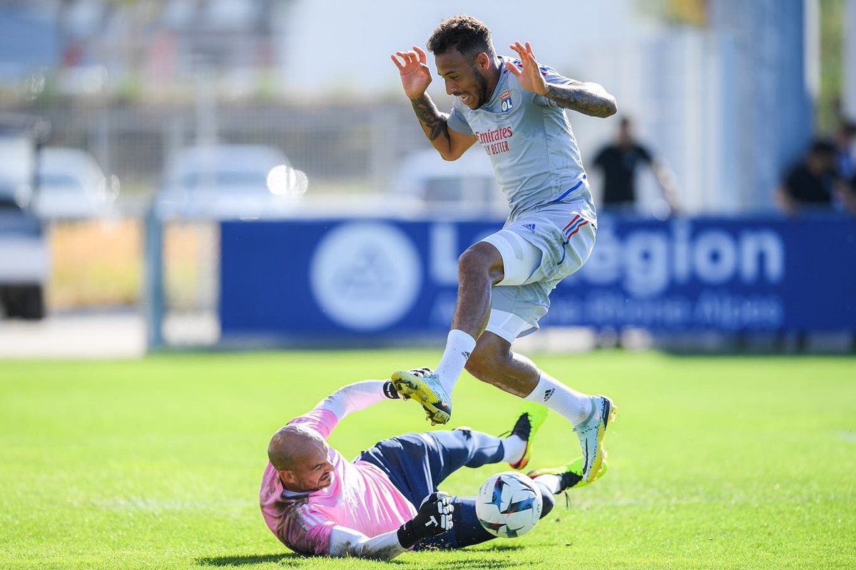 CorentinTolisso's tweet photo. Au boulot !!! ⚽️💥🔴🔵 #TeamTHM @OL https://t.co/T4TXyQxF1g