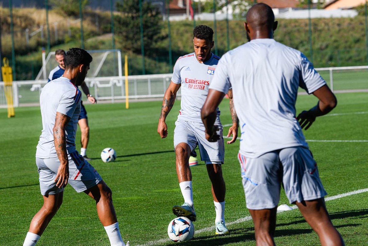 CorentinTolisso's tweet photo. Au boulot !!! ⚽️💥🔴🔵 #TeamTHM @OL https://t.co/T4TXyQxF1g