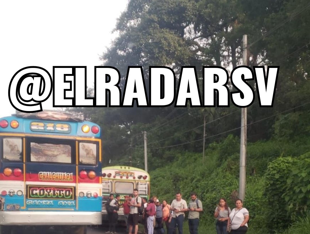 elradarsv's tweet photo. #SantaAna503 #TraficoSV Mañana de miércoles complicado en esta ciudad, subiendo el #Portezuelo antes de llegara a la #TUDO Percance entre Bus y un Motociclista. Y bajando Calle antigua a #SS a la altura de #ElMora pesado con sentido a la #Unicaes https://t.co/nnRsRh9mwv