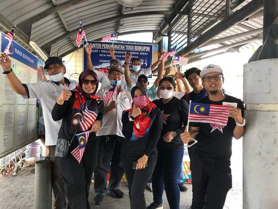 Join team <a href="/bestfmmalaysia/">Best FM Malaysia</a> edarkan Jalur Gemilang🇲🇾 percuma kepada pemandu teksi, dan pengunjung di sekitar Larkin Sentral.

Ayuh semarakkan semangat kemerdekaan🇲🇾 bersama team BestFM.

#benderaforyou
#bestfmmalaysia
#terbaikuntukharimu 
#Merdeka65