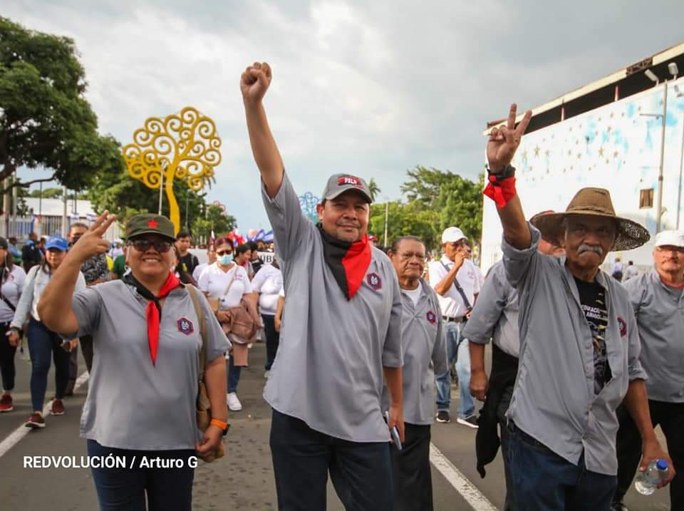AEPCFA's tweet photo. @AEPCFA presente en la Caminata Nacional en Saludo al 42 años de la Gran Cruzada Nacional de Alfabetización realizada en Nicaragua en 1980 que redujo índices del analfabetismo de más del 50% a 13 % #PuñoEnAltoLibroAbierto @VanegasEveling https://t.co/YUKhk2qHSz