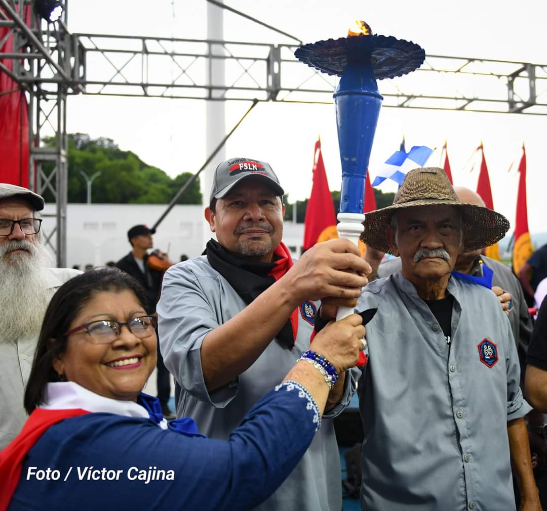AEPCFA's tweet photo. @AEPCFA presente en la Caminata Nacional en Saludo al 42 años de la Gran Cruzada Nacional de Alfabetización realizada en Nicaragua en 1980 que redujo índices del analfabetismo de más del 50% a 13 % #PuñoEnAltoLibroAbierto @VanegasEveling https://t.co/YUKhk2qHSz