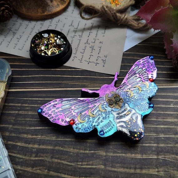 MsDIYSupply's tweet image. Moth Keychain Epoxy Resin Mold, Jewellery Making, etsy.me/3dRKXIi #uvresin #epoxyresincharm #resinframe #jewelleryfindings @etsymktgtool