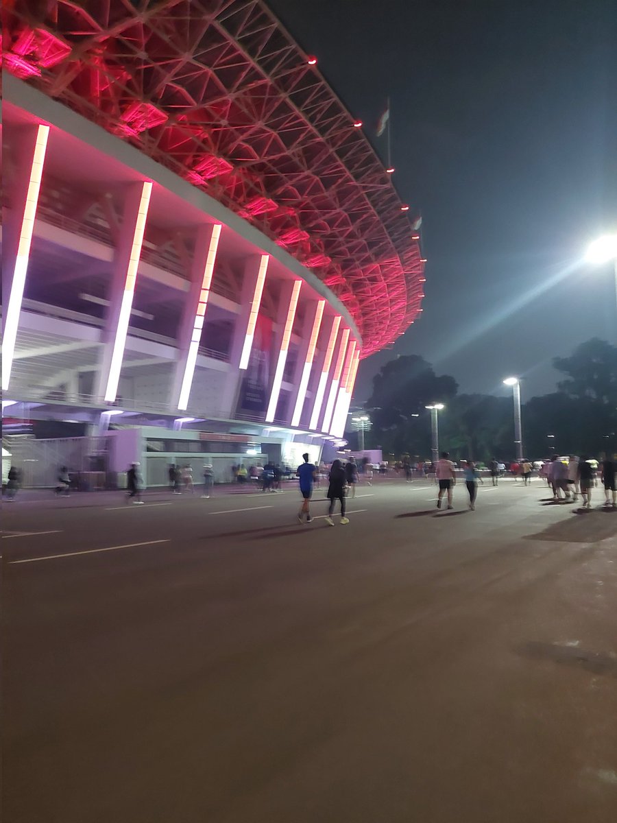 B_jaksel's tweet photo. jogging di gbk https://t.co/f0Si0smUa1