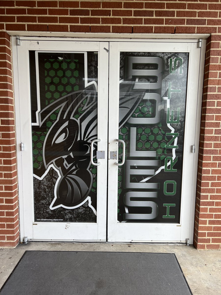 Waterboy_Miles's tweet photo. Nothing wrong with an upgrade! 
@waterboy_tx @BSNSPORTS_TX 
#webrandbig #waterboygraphics #bsnsports #boles #hornets #branding #campusbranding https://t.co/w9UkRCyITU