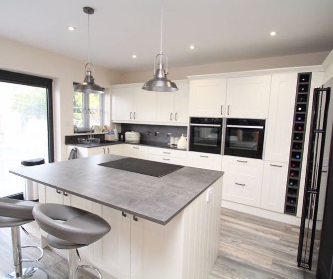 Chappells_EA's tweet photo. This is a fabulous three bedroom bungalow situated in the Coleview area. The property has been extended and refurbished throughout 💚 

Offers over £490,000 🔑
 
Experience selling and letting with a name you can trust ✅☎️

☎️ 01793 618080
👨‍💻 https://t.co/ISAG3D1qJ1 https://t.co/UGywUVHiwT