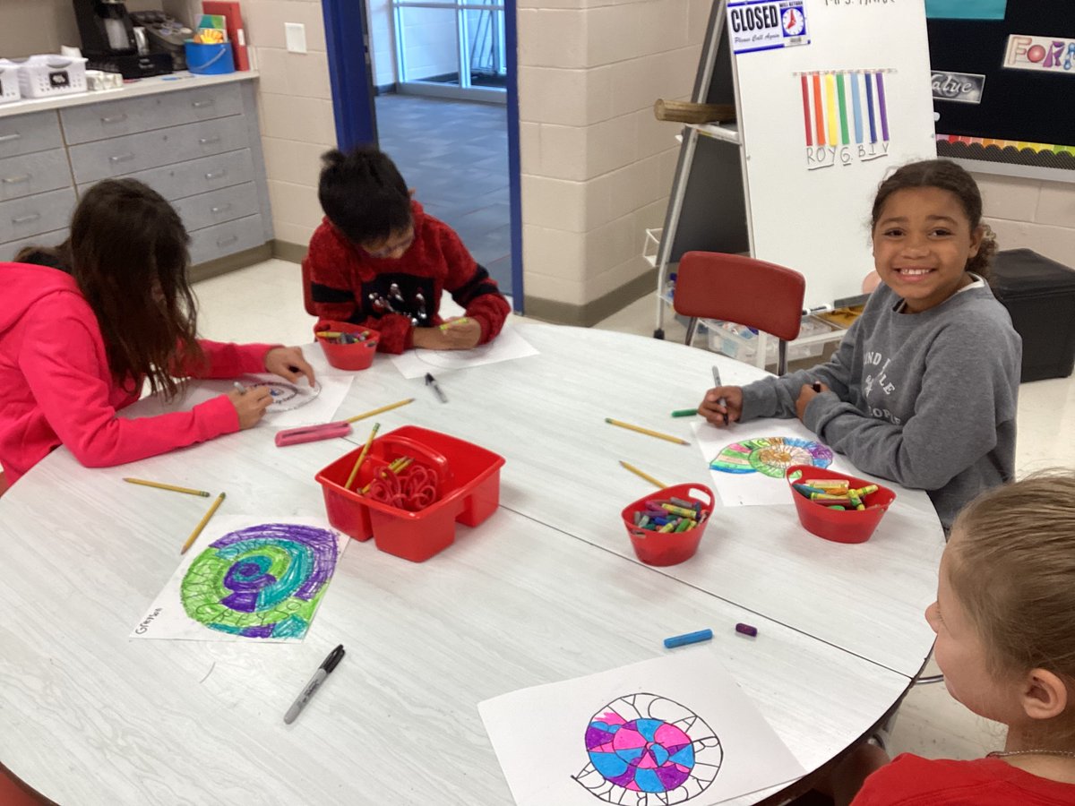 MrsKrinn's tweet photo. 3rd graders are learning each other’s names while working on color families. #BHESart https://t.co/5wIyKmJcoH