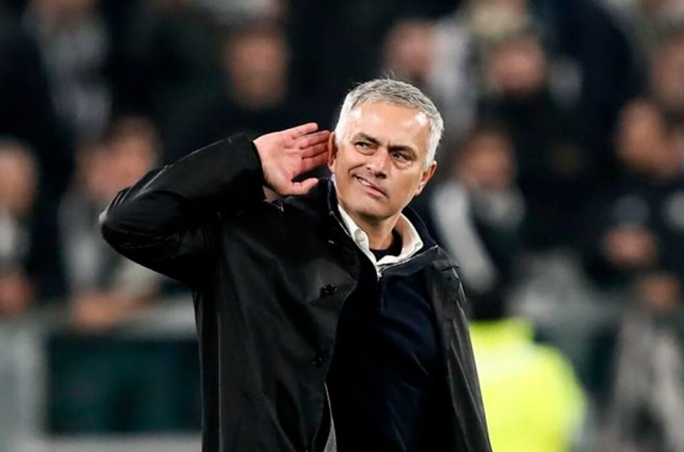 Barney_stlnson's tweet photo. Si Anchelotti fracasa este año,  yo lo tengo más que claro su sucesor.
Don José Mourinho el hombre que nos devolvió ese sentimiento de madridismo puro y que nunca se rinde.
¿Que opináis?  Os leo👀. 
Ponte el traje! 👔🤬. https://t.co/japicUIpxy