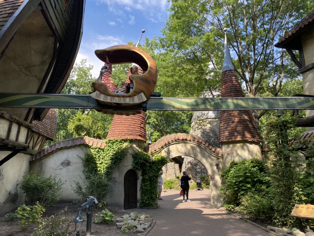 In de <a href="/efteling/">Efteling</a>, kinderen de hort op, wat doe je dan als eenzame oudere 🤪? Audiotour #Lavenlaar van <a href="/KBoodschap/">Kleine Boodschap</a>, eens kijken of ik dat volkje dan wat meer ga waarderen, want ik kom er eigenlijk nooit 😉. #Alaaf!