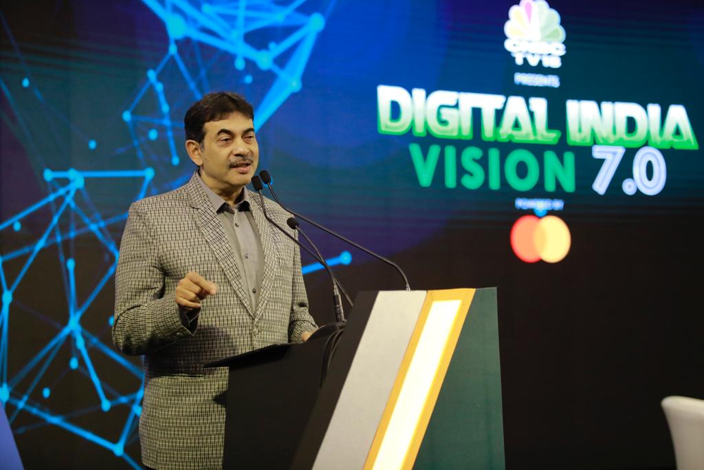 CNBCTV18News's tweet photo. Hope to provide optic fiber connection to every home in the state by Feb/March next year, says @jayesh_ranjan, Principal Secy - Telangana. Sincerely implementing digital literacy program, he adds.
#MakeIndiaDigital #DigitalIndia @mastercardindia https://t.co/1MfWuFlXMs