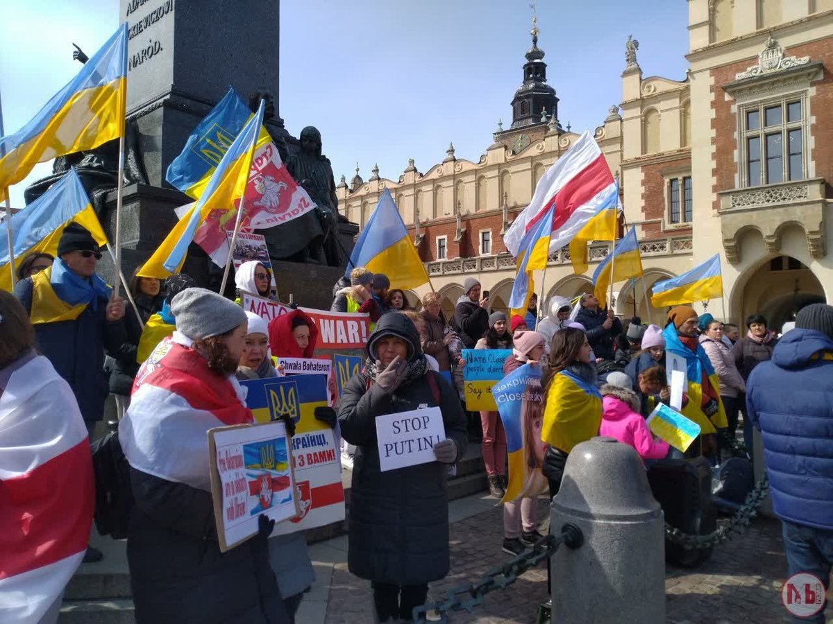 franakviacorka's tweet photo. Ukraine declared Independence Day on August 24, 1991. We declared it the next day. Our histories are intertwined &amp; connected. Our peoples have never fought, but they have often defended themselves together. It's the same now. We have a common enemy. Happy Independence Day 🇺🇦. https://t.co/46FihfL2rI