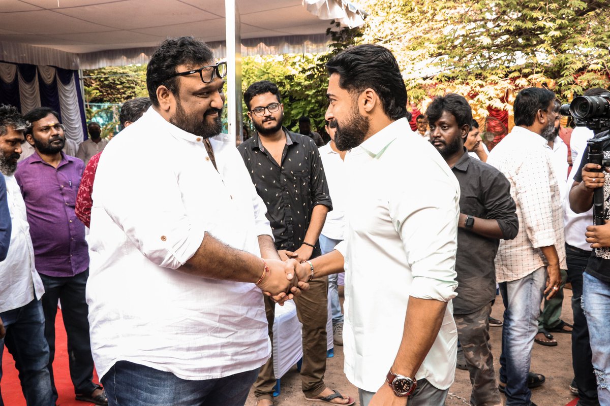 AKSFWA1's tweet photo. #Siruthai meets the #Singam at Pooja of our Prestigious Mega Project 💥💥

#Suriya42 #Suriya42Pooja

@Suriya_offl @directorsiva @StudioGreen2 @UV_Creations  https://t.co/DgHdNB0C25