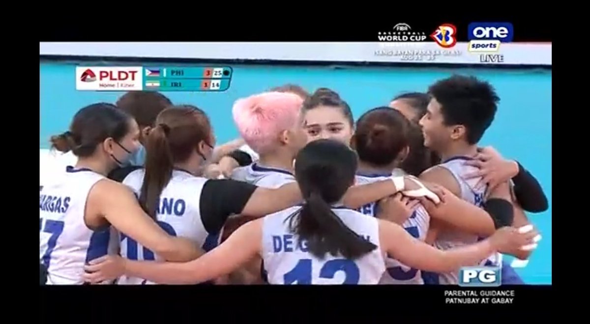 uaapdiaries's tweet photo. “Team Philippines getting their first win...” 

“Jema Galanza with 21 BIG points...”

“Alyssa is always cheering for us” - MG 🥹🫶🏻

Congratulations Creamline/Team PH for the first win!!! WE ARE PROUD!!! PARA SA BAYAN!!! 😤💗🇵🇭

#AVCCup2022 https://t.co/21pbP6V7oH