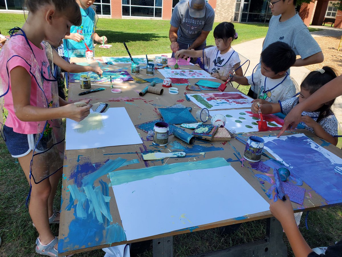 McGregorStudio's tweet photo. McGregor artists have been hard at work painting our mural for the #MagicalMuralTour @RochesterDDA @rochcommschools https://t.co/TneK8uO8Uk