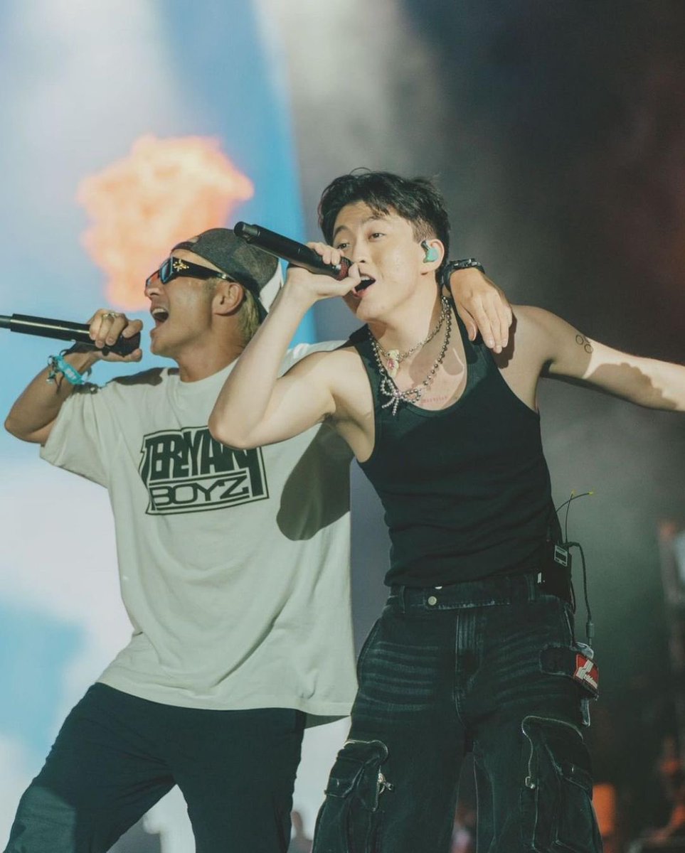 RlCHBRAIN's tweet photo. From covering the song out of boredom amidst the pandemic to performing it live with the artists themselves, this is where I’m contented that getting a ‘MANIFEST’ tattoo written in red on my chest was one the best decisions I’ve ever made. https://t.co/zWguzd9ORi
