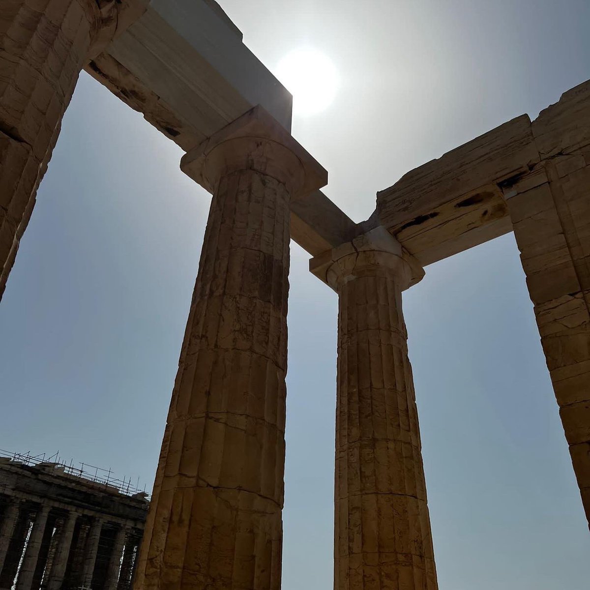 elipellini's tweet photo. #LovEly #Atene 🇬🇷💙 #partenone🏛
Il Partenone racchiude un’armonica sintesi di #utilità, #solidità e #piacevolezza.
Il Partenone è un cubo #sovrano che guarda il mare. https://t.co/Vj3OL1K2FP